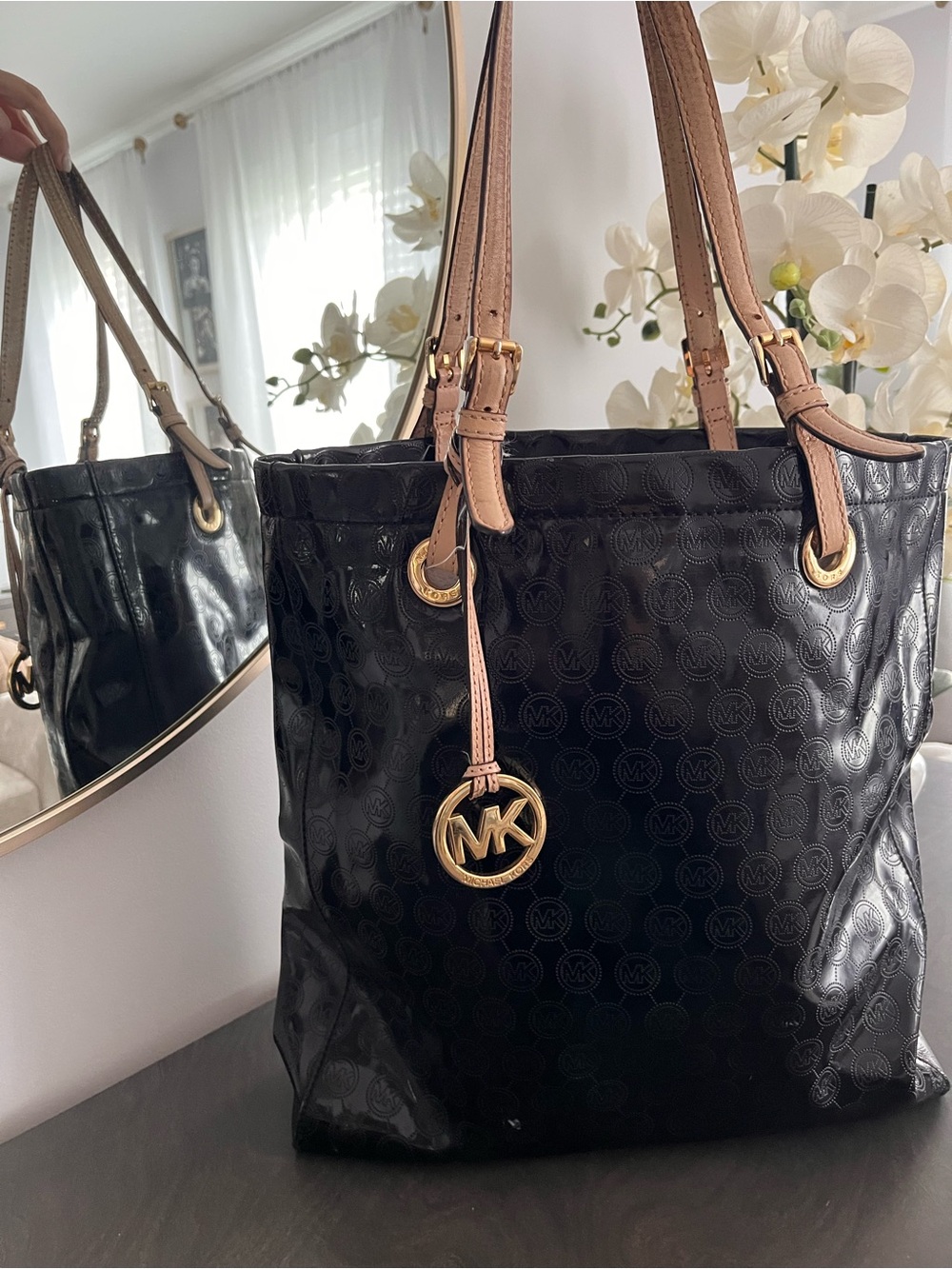 Micheal kors black tote